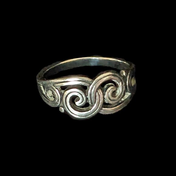James Avery RARE Gentle Waves Swirl Ring Sz8 - Picture 1 of 3